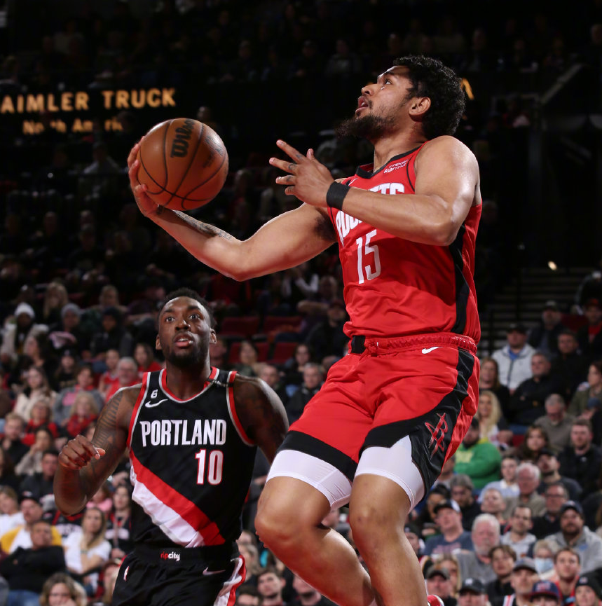 猛龙鏖战尼克斯，利拉德刷新纪录