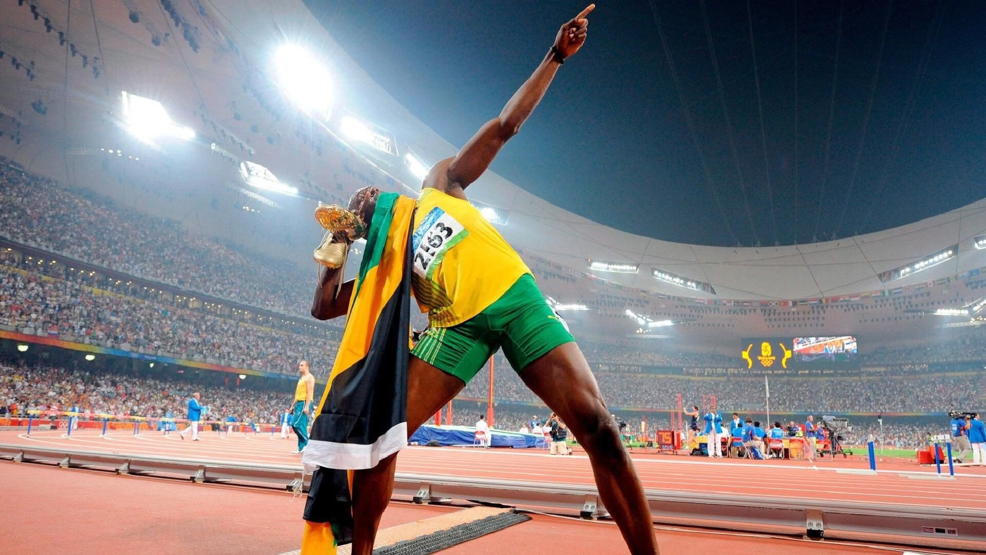 波兰险胜巴黎，久保建英展现巨星价值，亚洲之光如何照亮欧洲足坛