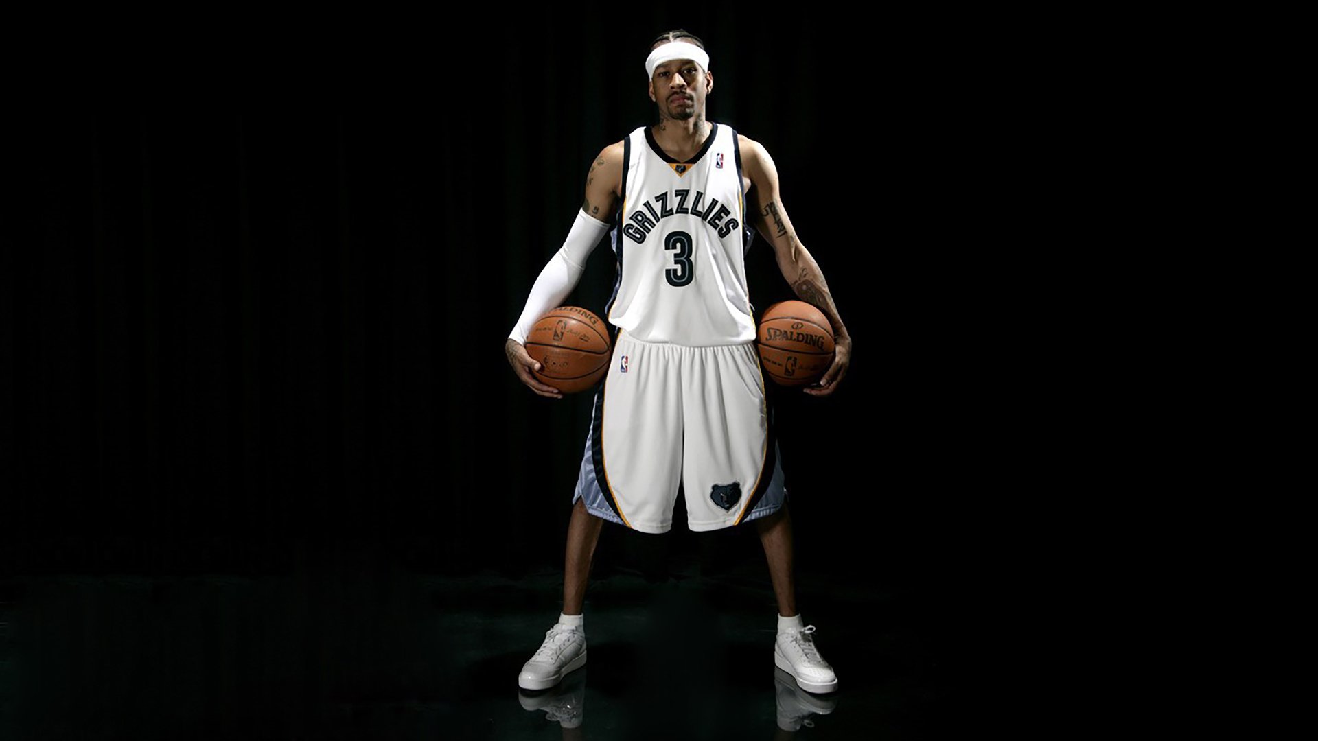 NBA季后赛之夜，伊布彻底打爆防线，当足球巨兽闯入篮球圣殿的隐喻狂欢